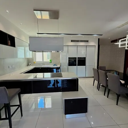 Exclusive Penthouse Jacuzzi Rooftop *